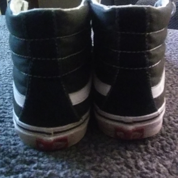 Van's - Picture 2 of 3